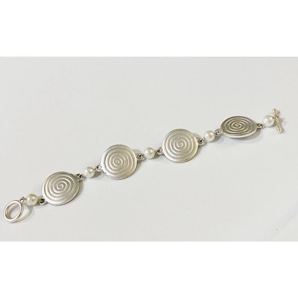 Silver Toggle Disc Bracelet with Pearls - Picture 2 of 2